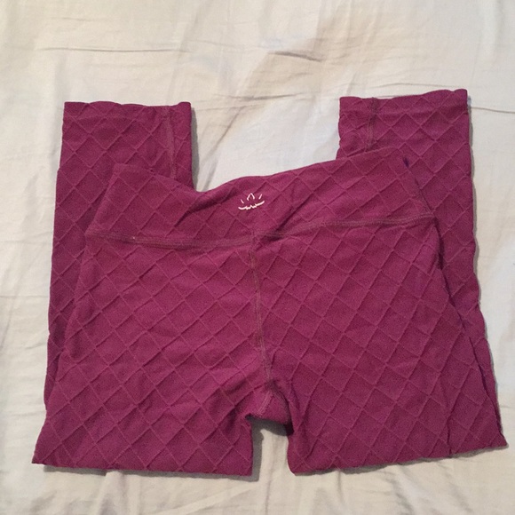 Beyond Yoga quilted mid-rise capri dark purple size M - Picture 3 of 3